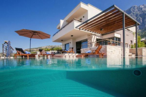 Villa View a luxury villa in Makarska, heated private pool, jacuzzi, gym
